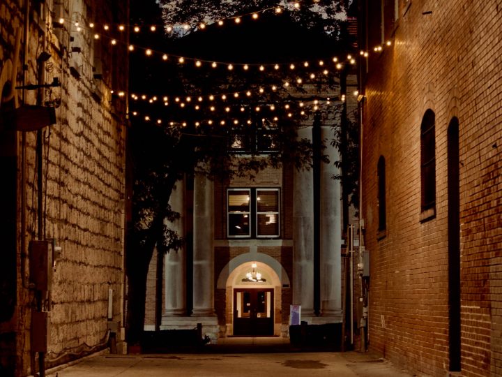 Kissing alley in San Marcos Texas