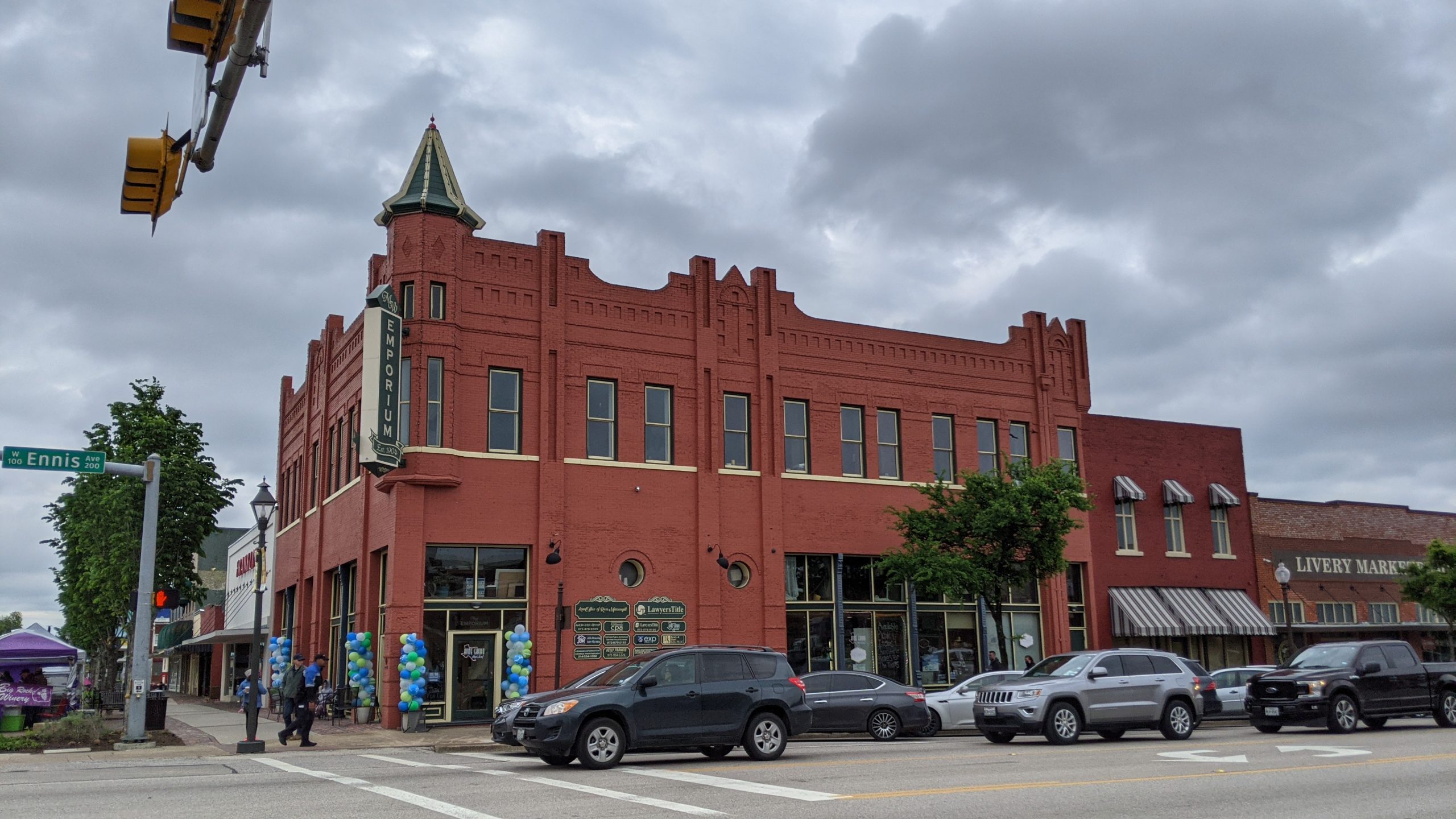 16 Best Stops on Dallas to Houston Drive